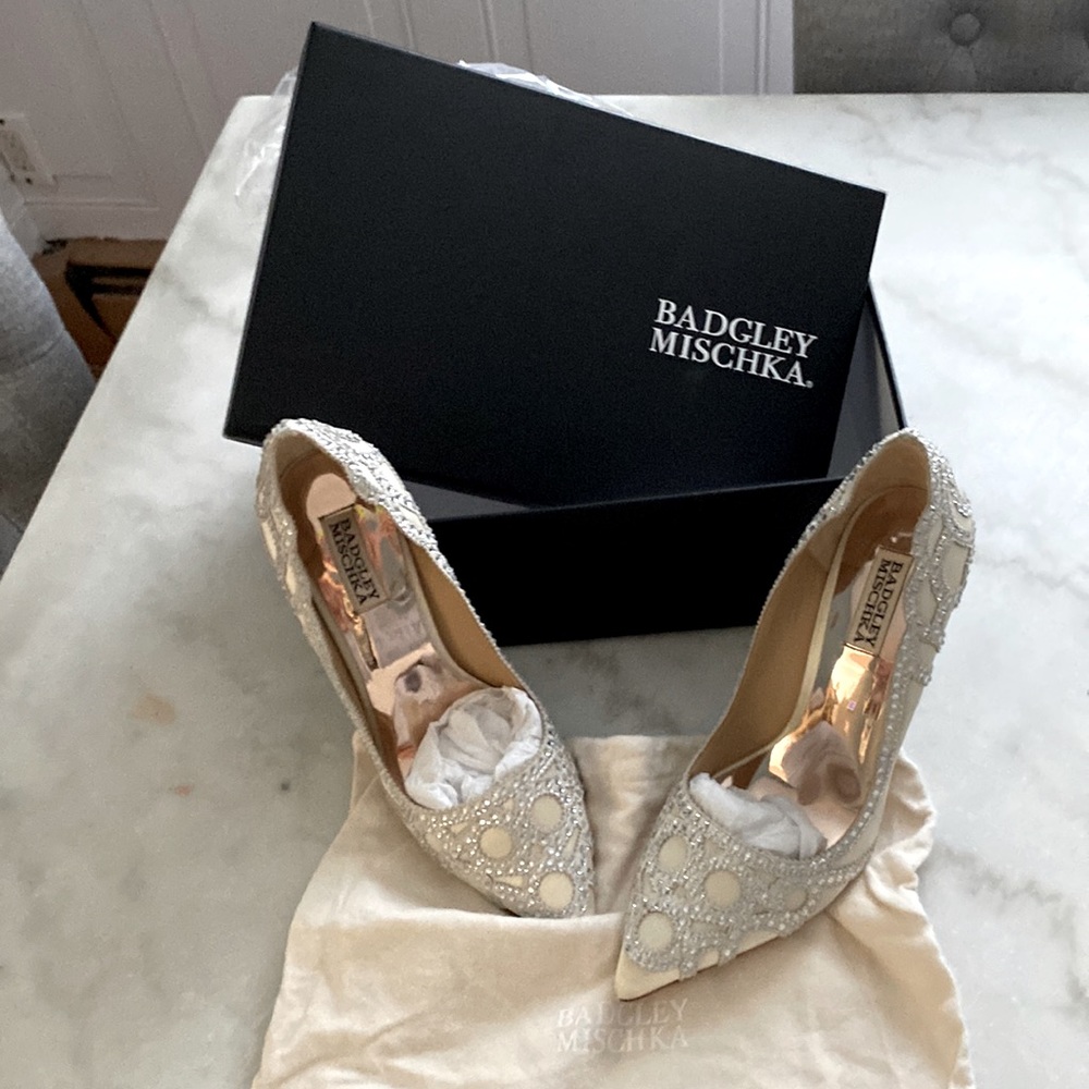 BADGLEY MISCHKA SPECIAL OCCASION HEELS SIZE 9